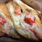 LUKE’S LOBSTER ルミネ横浜店 - チーズに絡まれたロブスターにガブリ