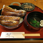 うなぎの美鶴 - 肝吸い、骨せんべい、漬物が付いています