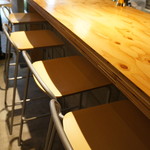 加古川ワインバル - カウンター席、居心地いいですよ！（２０１７．９．１１）