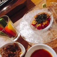 NO MEAT, NO LIFE.2nd - 生ウニの肉巻きとお通しのサラダ