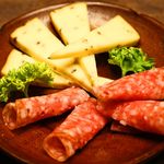 Ginza Suri Handoreddo Ba - チーズ＆サラミ
