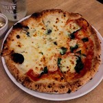 Pizzeria&Osteria AGRUME - マルゲリータとクワトロフォルマッジ