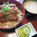 和風創作料理だいご - ステーキ丼￥1000。お味噌汁と香物、また食後のコーヒーもついてこのお値段です。