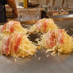 お好み焼 みっちゃん総本店 - 調理⑧