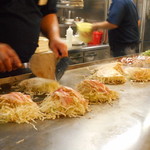 お好み焼 みっちゃん総本店 - 調理⑤