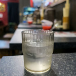 拉麺帝国 - カウンター席のようでテーブル席の1人席。