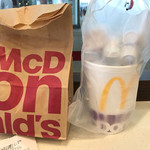 McDonald's - 2017/09 朝マック……ソーセージマフィン 100円、そして、マクドナルドの公式アプリMcDonald’s Japanのクーポンで、プレミアムローストコーヒー (アイス)(M) 150円→100円