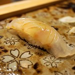 鮨おおね田 - 一貫目・平目昆布〆
