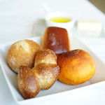 タワーズレストラン クーカーニョ - a 4 plats (￥5,108) パン