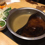 しゃぶ菜 - 料理写真:焼きアゴ（左）と旨辛（右）