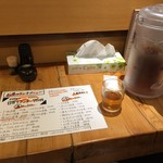 うどんとお酒 花鳥風月庵 - カウンター席(箱ティッシュ完備)