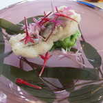 プレゼンテ スギ - ガストロバックで出汁を入れ込んだ鱧のフリット　自家製キュウリのソース