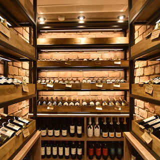 立川最大の300本以上のワイン保有！自慢のワインセラー