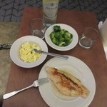 Watkins Mill Beer & Wine - 料理写真:部屋飲みのシーン