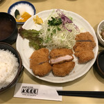 MOBU - ひれかつ900円+350円ご飯・味噌汁・小鉢・漬物
            