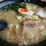 頓珍館 - こってりみそラーメン。背油と油かすが入って、正にこってり！