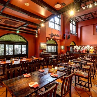 圧巻の5階建！100坪にもなる大型エンターテイメント空間