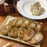 一番餃子 栄町店 - 焼き餃子と水餃子（食べかけですが、、）