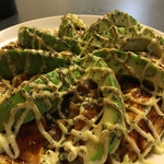 お好み焼・鉄板焼の店　炎 - アボカドのボリュームがすごい