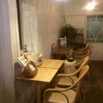 まぃまぃ堂 - ※ 窓から展示様子が伺える