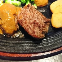 大井町銭場精肉店 - 黒毛和種メス牛100%ハンバーグ(150g) 850円