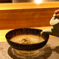 丸新 - お出汁を注いで