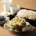 Deep-fried sakura shrimp and small pieces in a bamboo steamer