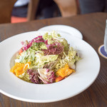Bistro East  - セットメニューでは今日のスープかサラダを選べて今回はサラダを。ボリュームあるけど思ってたより美味しくてペロリ。