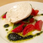 カフェ レストラン ジーラソーレ - 水牛モッツァレラチーズとフルーツトマト