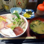 だるま - 「海鮮たっぷり丼」880円