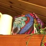 T2 - 3年前のギフトパッケージ、
      素敵すぎで捨てられず子供部屋に飾っていますw