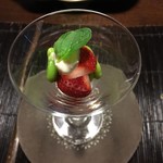 茜彩庵 山水 - そら豆と苺　チーズ白和え