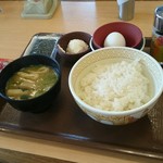 すき家 - 味噌汁はご飯の右側でしょ？