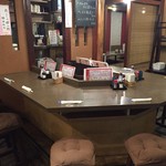 串焼き 一心 - カウンター8席　御一人でも気軽く一杯。