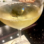 ステーキハウスハマ - 白ワインいただきます