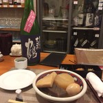 Okayamano Sakebaa Sakabayashi - 大正の鶴（日本酒）＋おでん