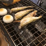 磯丸水産 - 突き出しを焼き焼き♪