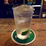 ブルームーン - ラーメンを食べて来たので、スッキリした飲み物を、ということで出て来たカクテル。
