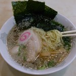 よこはま軒 - あっさり背脂ラーメン（うずらの味玉入り）