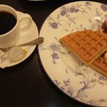 UCCカフェメルカード - ハーフワッフルとコーヒー