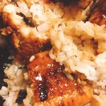 上村うなぎ屋 - ごはんの中にもウナちゃんが…(^^)