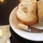 Ma Cantine - パンとバター(食べかけ失礼)