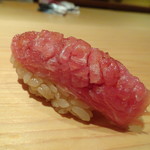 鮨 さかい - ◆私には「カマトロのヅケ」・・トロ好きを覚えていて下さっていたようです。こういうお気遣いは嬉しいですね。 これも上品な脂を感じ美味しい