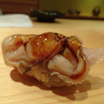 鮨 さかい - ◆煮蛤（九十九里）・・大きなは鮪ですし、絶妙の煮加減。ツメの味わいもいいですね。