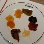 ブラッスリー・ヴィロン - 直接つけずにお皿に乗せてからがルール