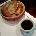 ブラッスリー・ヴィロン - バゲット2ケ、セルクル２スライスとコーヒー（お代わり自由）