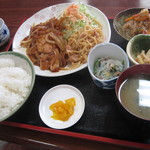 おとも苑 食堂 - 生姜焼き定食　680円
