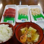 魚菜小売市場 - ごはん＋エビ汁300円