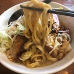 麺屋CHIKUWA - 麺は太麺低加水