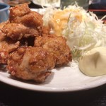 Teke Teke - やみつき唐揚げ定食
                        ご飯は特盛りまで無料。
                        味噌汁、お新香、冷奴付き